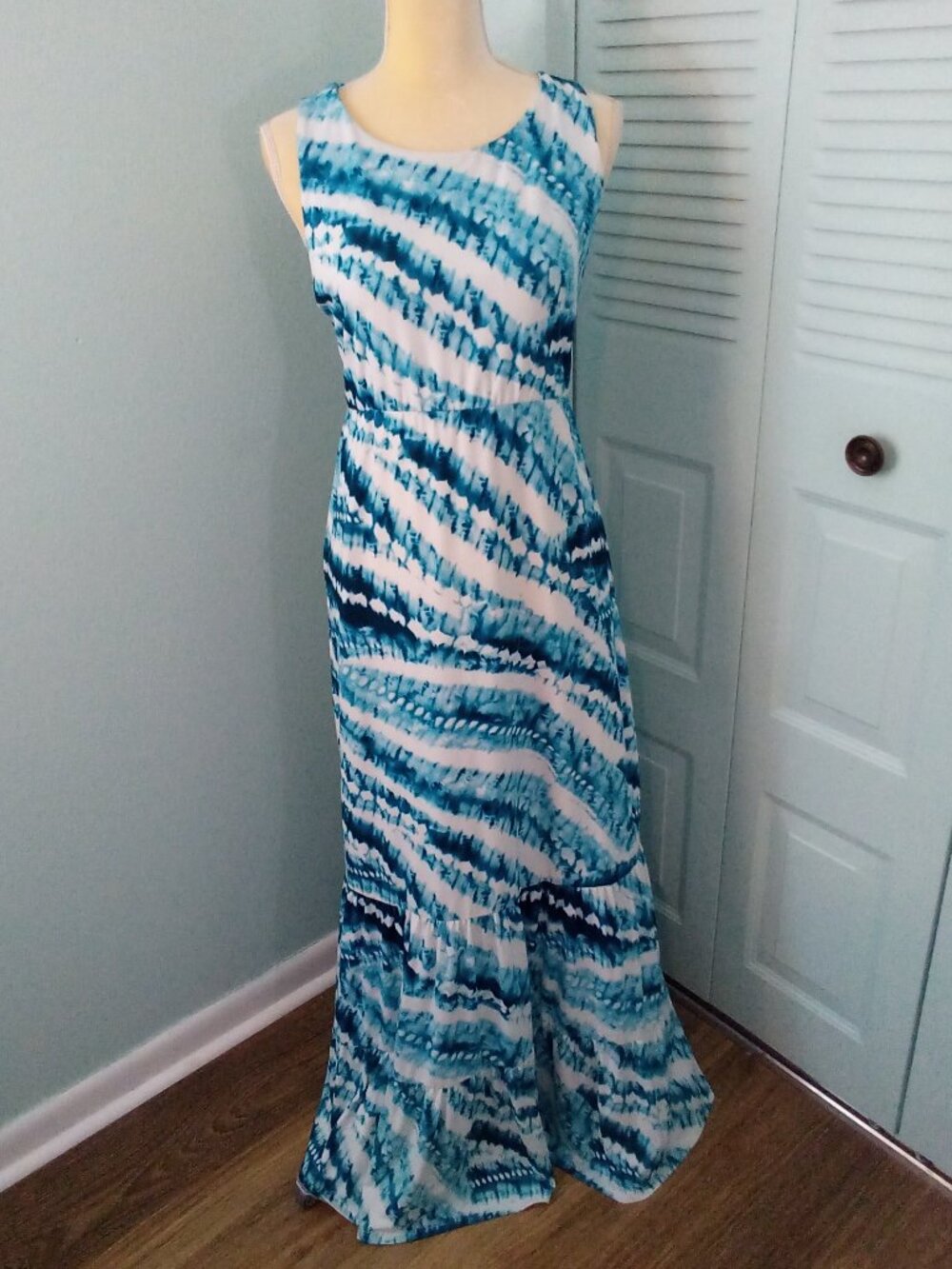 SOMA L TIE-DYE STYLE BLUE WHITE MAXI SLEEVELESS TIERED ELASTIC WAIST SOFT JERSEY